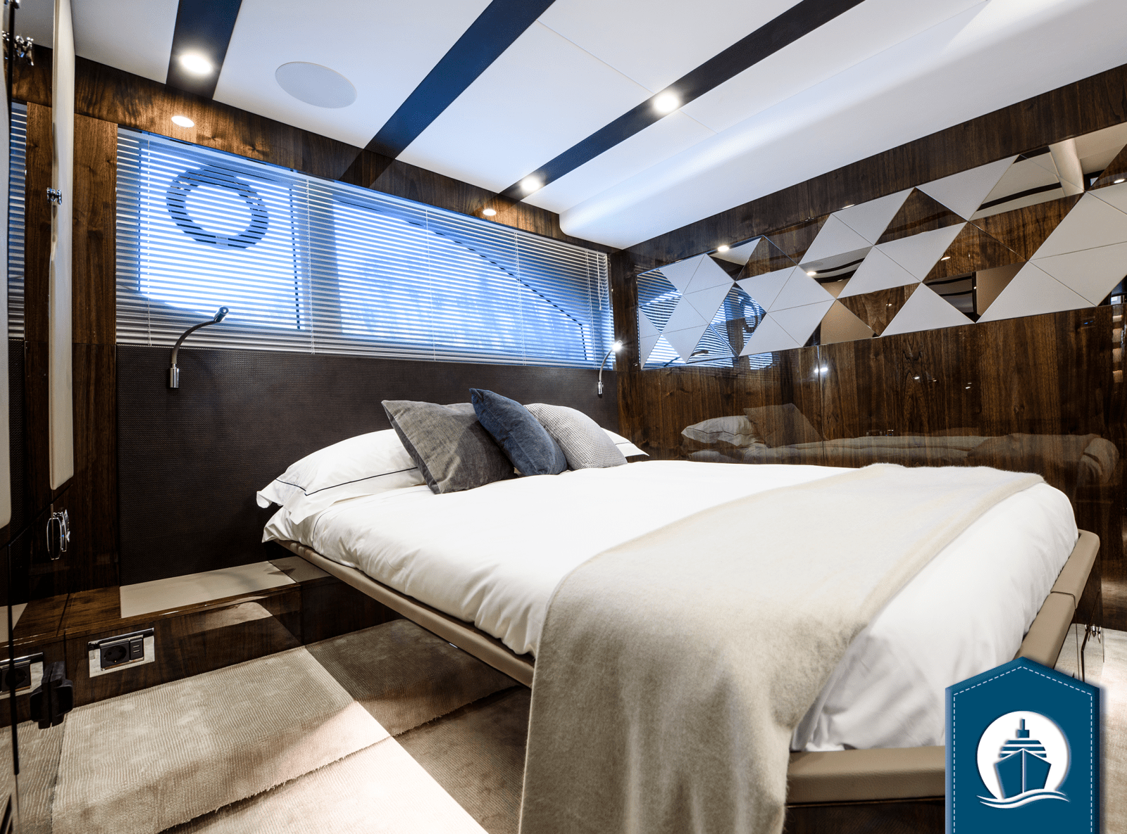 solarglide aluminium Venetian blinds installed in luxury Yacht bedroom